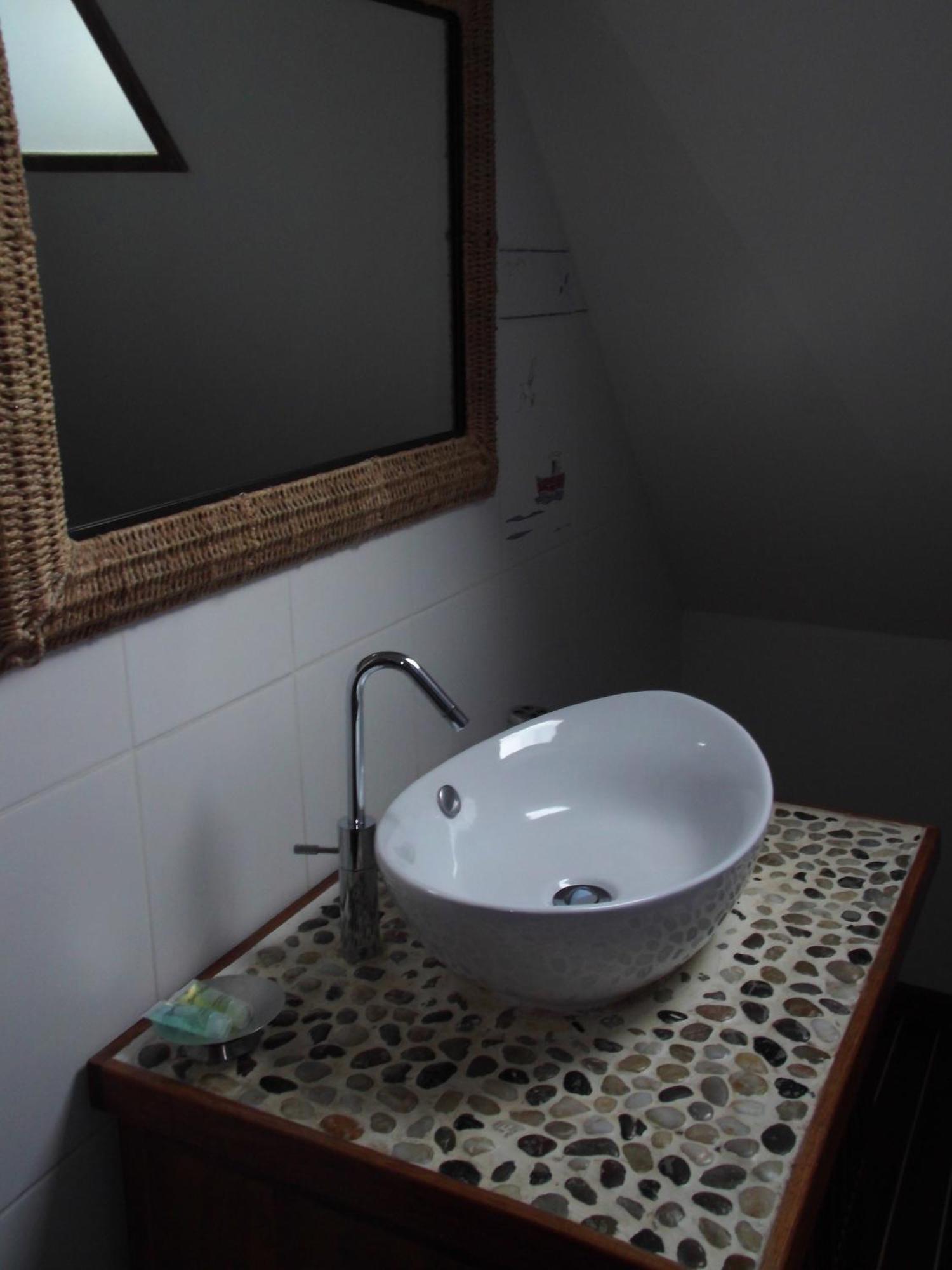 Le Clos Des Tilleuls D Day Home, Chambres D'Hotes, Suite Avec Sauna Privatif, Suite Avec Balneotherapie Privative, En Supplement Option Spa Bain A Remous La Vendelee Bilik gambar