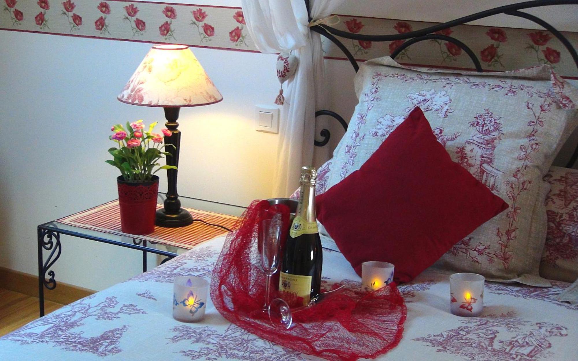 Le Clos Des Tilleuls D Day Home, Chambres D'Hotes, Suite Avec Sauna Privatif, Suite Avec Balneotherapie Privative, En Supplement Option Spa Bain A Remous La Vendelee Luaran gambar