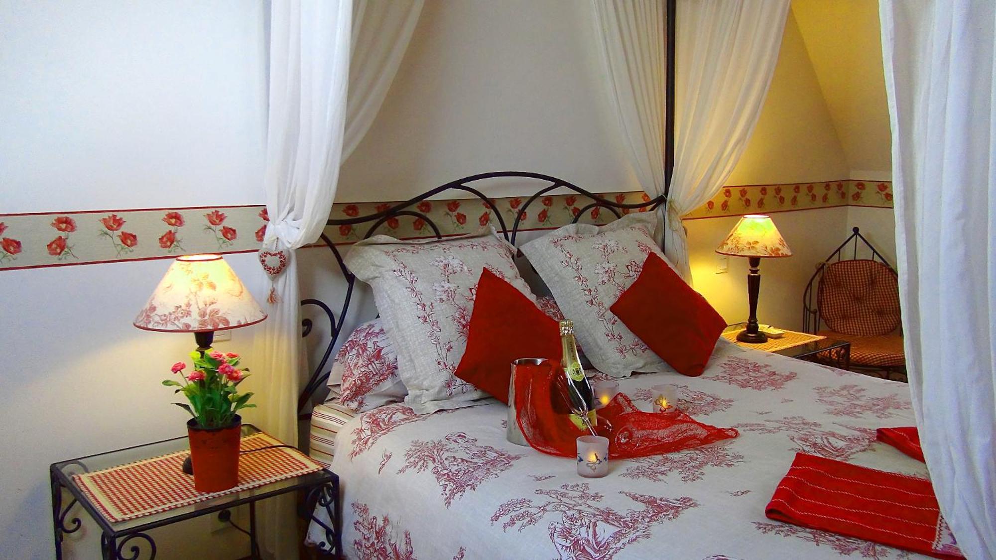 Le Clos Des Tilleuls D Day Home, Chambres D'Hotes, Suite Avec Sauna Privatif, Suite Avec Balneotherapie Privative, En Supplement Option Spa Bain A Remous La Vendelee Luaran gambar