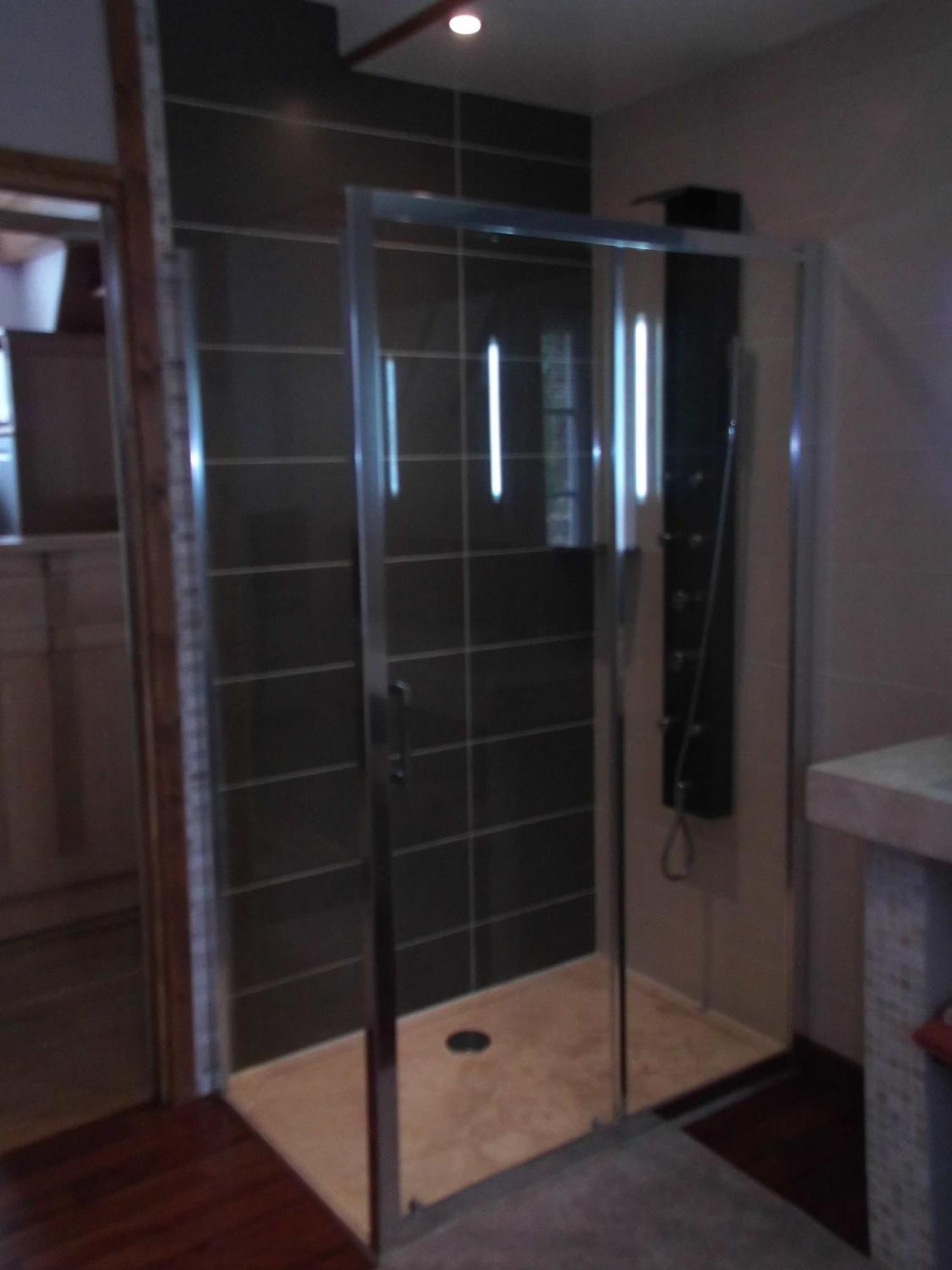 Le Clos Des Tilleuls D Day Home, Chambres D'Hotes, Suite Avec Sauna Privatif, Suite Avec Balneotherapie Privative, En Supplement Option Spa Bain A Remous La Vendelee Bilik gambar