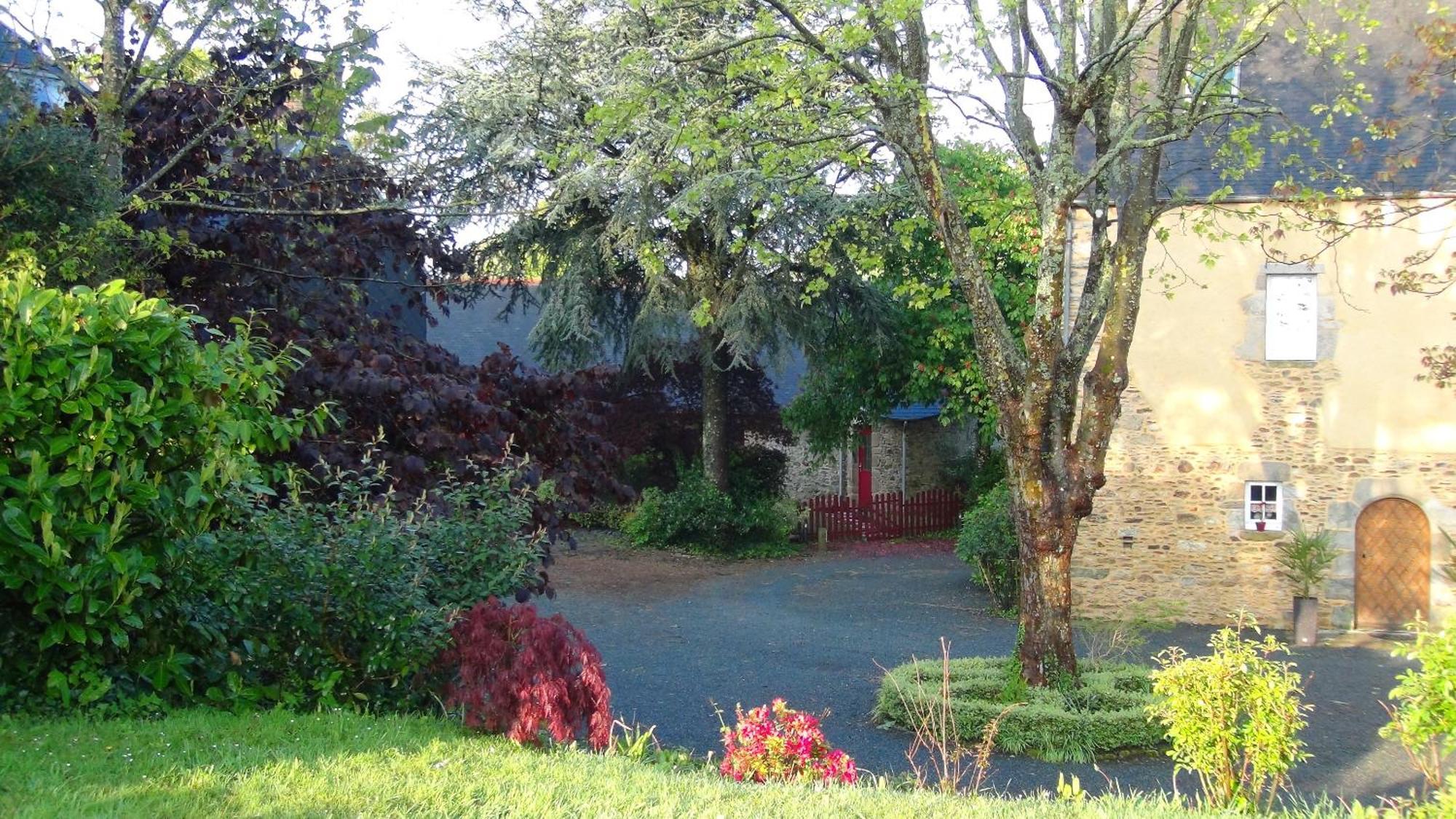 Le Clos Des Tilleuls D Day Home, Chambres D'Hotes, Suite Avec Sauna Privatif, Suite Avec Balneotherapie Privative, En Supplement Option Spa Bain A Remous La Vendelee Luaran gambar