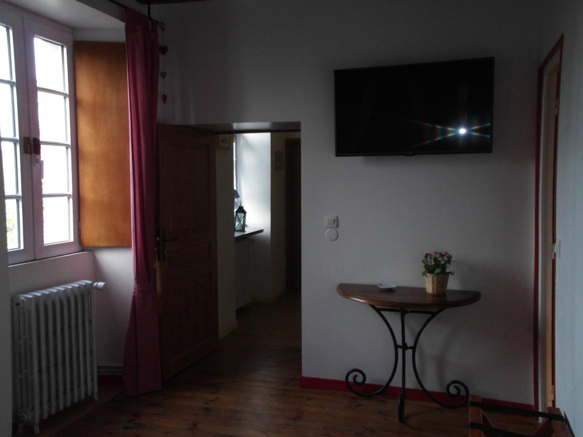 Le Clos Des Tilleuls D Day Home, Chambres D'Hotes, Suite Avec Sauna Privatif, Suite Avec Balneotherapie Privative, En Supplement Option Spa Bain A Remous La Vendelee Bilik gambar