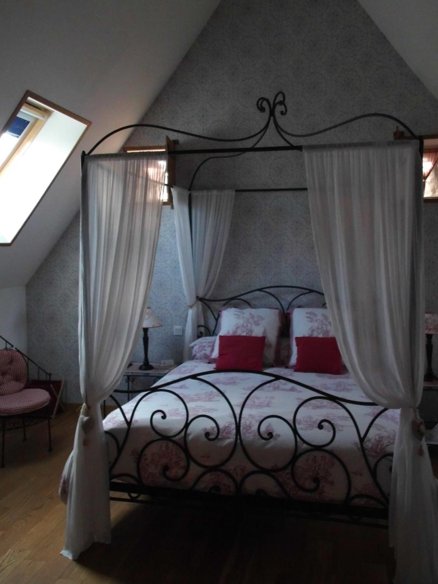 Le Clos Des Tilleuls D Day Home, Chambres D'Hotes, Suite Avec Sauna Privatif, Suite Avec Balneotherapie Privative, En Supplement Option Spa Bain A Remous La Vendelee Bilik gambar